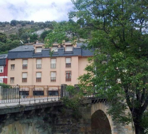 Hostal Restaurante Mendez Villafranca Del Bierzo Exterior foto